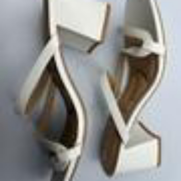 New Chinese Laundry White size 7.5 Sandal - Picture 4 of 6